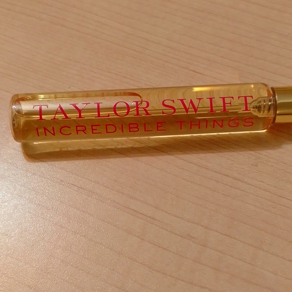 🆕 Taylor Swift Incredible Things 15ml Purse Spray - Picture 3 of 3